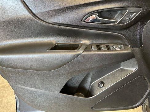 Used 2023 Chevrolet Equinox LT FWD image 28