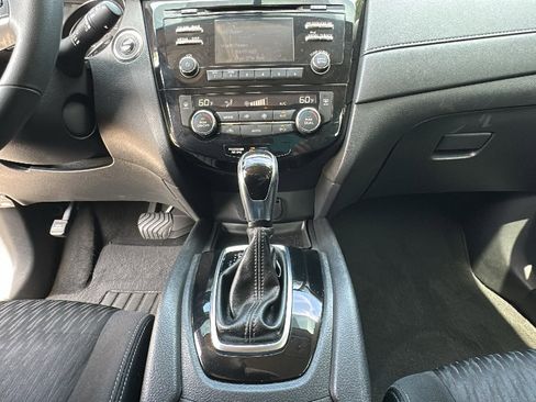 Certified 2017 Nissan Rogue SV AWD/4WD image 20