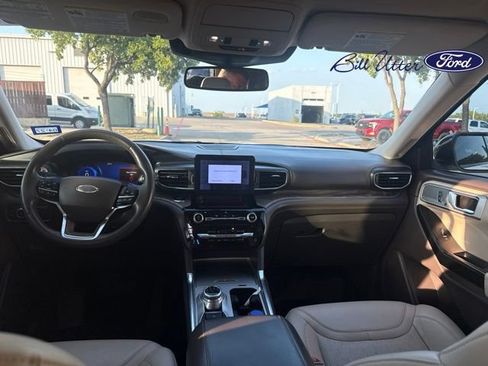 Used 2022 Ford Explorer Platinum AWD/4WD image 6