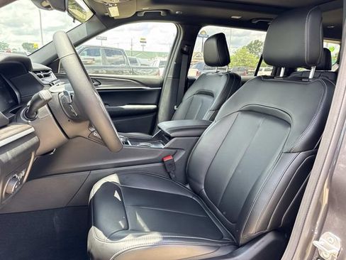 New 2025 Jeep Grand Cherokee L Limited AWD/4WD image 18