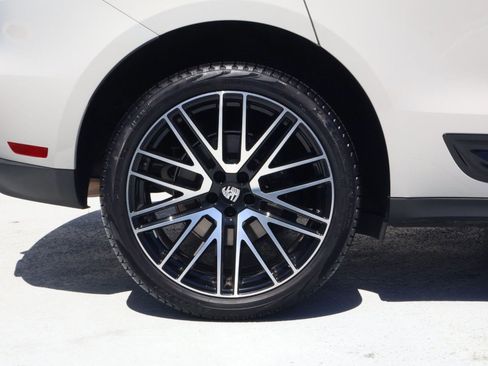 Certified 2025 Porsche Macan image 27