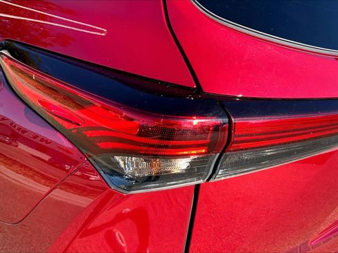 Used 2021 Toyota Highlander Limited image 28