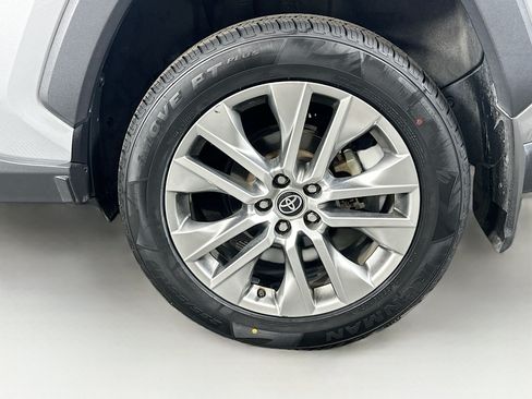 Used 2022 Toyota RAV4 Limited FWD image 11