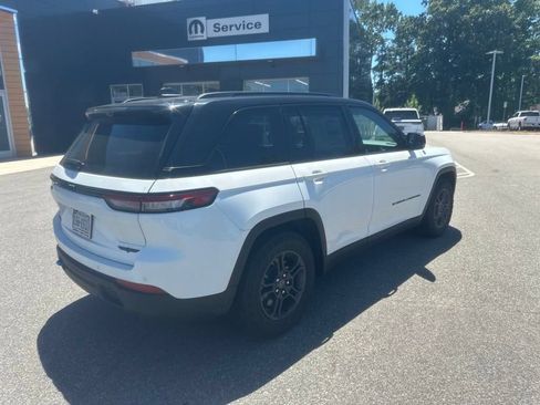 New 2024 Jeep Grand Cherokee Trailhawk w/ Advanced Protech Group II AWD/4WD image 12