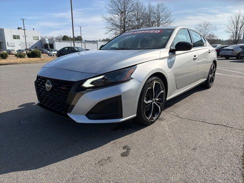 Used 2024 Nissan Altima 2.5 SR image 3