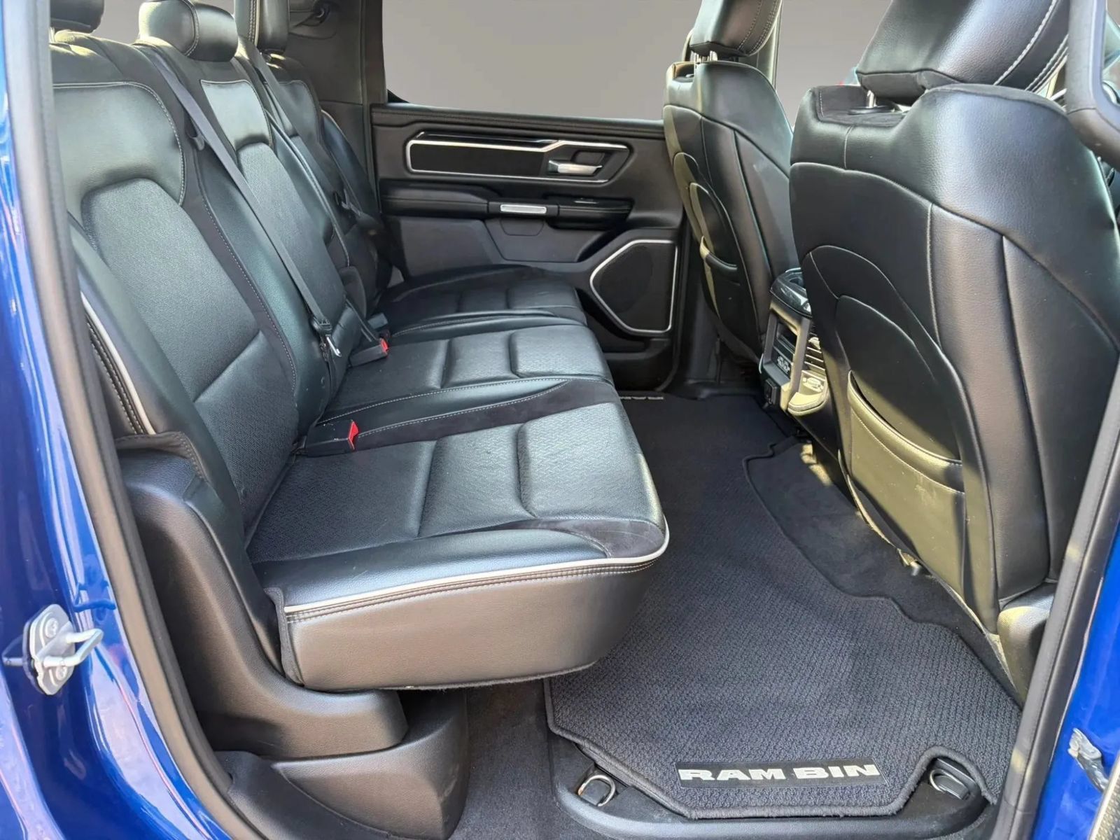 Used 2019 RAM 1500 Laramie w/ Sport Appearance Package AWD/4WD image 32