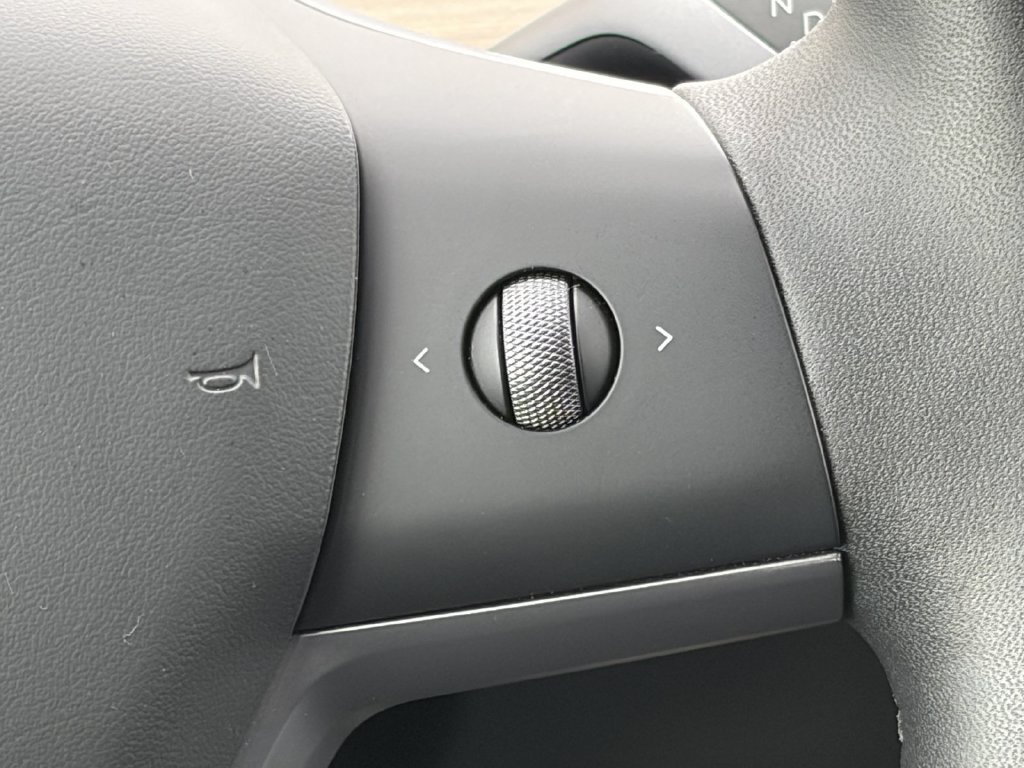 Used 2024 Tesla Model Y 2WD image 18