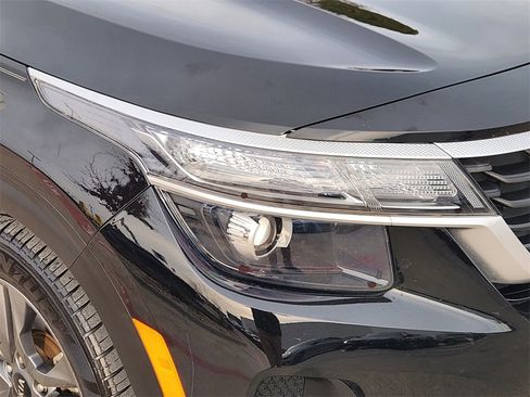 Used 2021 Kia Seltos LX image 7