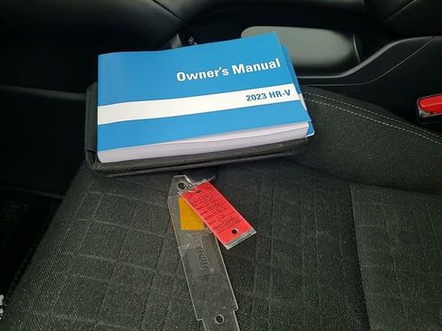 Used 2023 Honda HR-V LX image 7