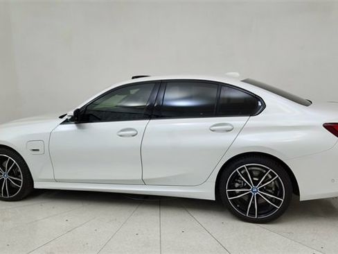 Used 2023 BMW 330e 330e iPerformance image 4