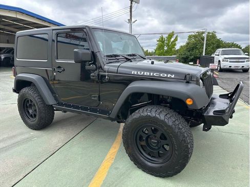 Used 2017 Jeep Wrangler Rubicon w/ Power Convenience Group AWD/4WD image 4