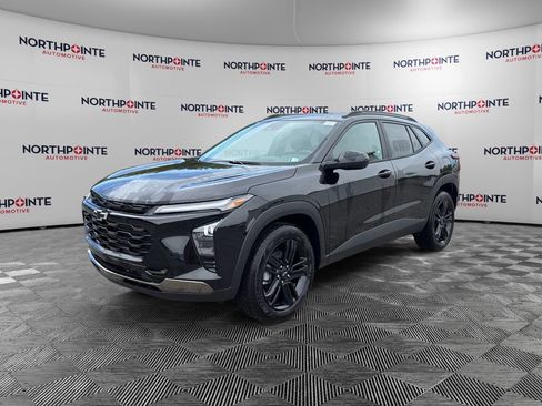 New 2026 Chevrolet Trax ACTIV w/ Sunroof Package FWD image 2