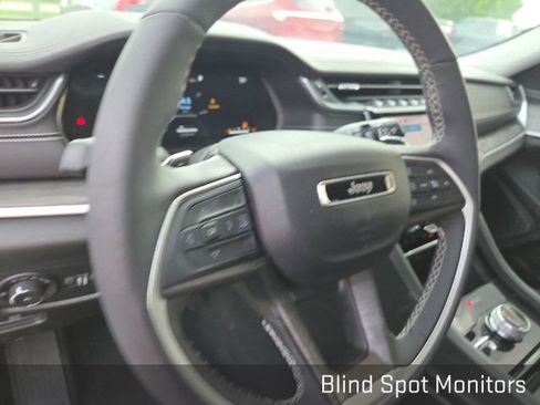 Used 2023 Jeep Grand Cherokee Limited AWD/4WD image 11