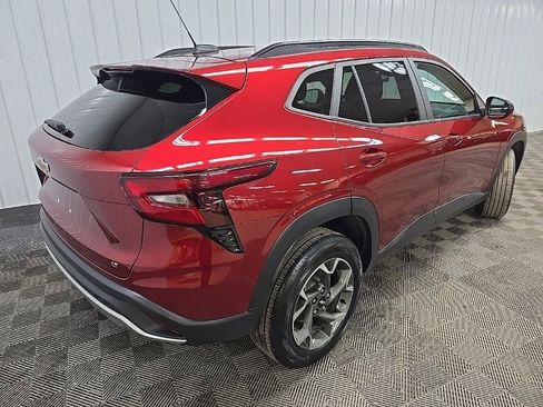 Used 2024 Chevrolet Trax LT w/ Sunroof Package image 10