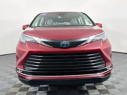 Used 2022 Toyota Sienna XLE