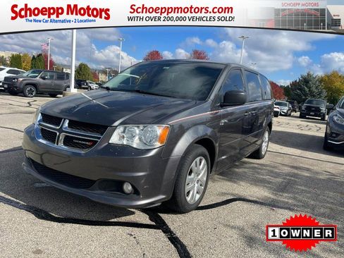 Used 2017 Dodge Grand Caravan SE w/ UConnect Hands-Free Group image 1