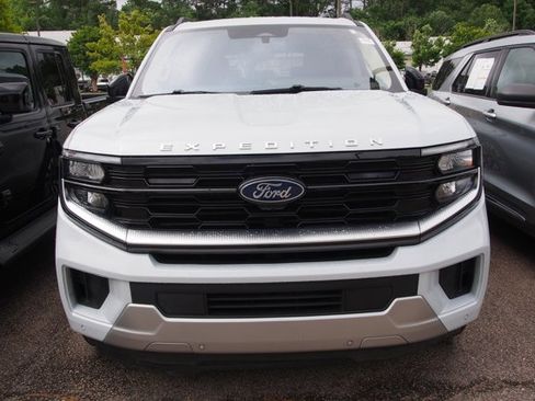 Certified 2025 Ford Expedition Platinum w/ Driver's Package AWD/4WD image 3