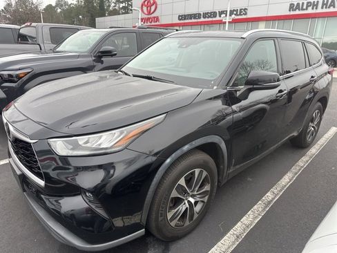 Used 2020 Toyota Highlander XLE image 2