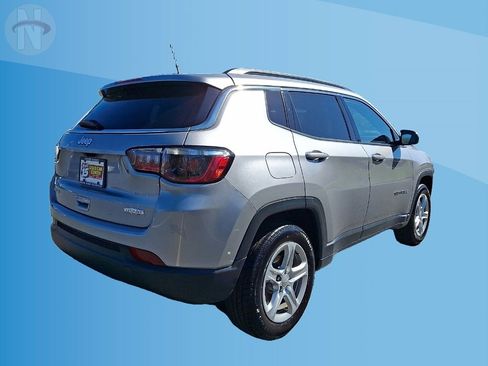 Used 2023 Jeep Compass Latitude AWD/4WD image 12