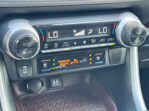 Used 2019 Toyota RAV4 Limited w/ Cold Weather Package FWD image 25