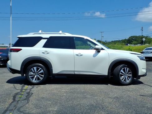Certified 2024 Nissan Pathfinder SL AWD/4WD image 2
