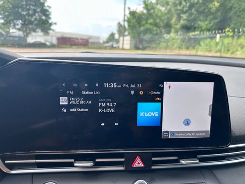 Used 2024 Hyundai Elantra SEL FWD image 14