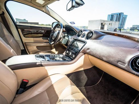 Used 2012 Jaguar XJ image 32
