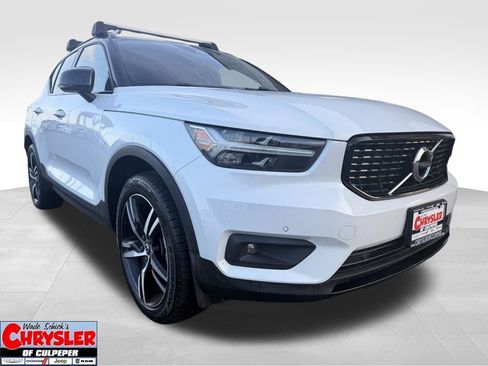 Used 2020 Volvo XC40 T5 R-Design image 1