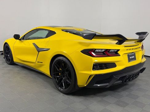 Used 2025 Chevrolet Corvette Z06 w/ Z07 Performance Package image 3