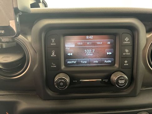 Used 2018 Jeep Wrangler Unlimited Sport S AWD/4WD image 14