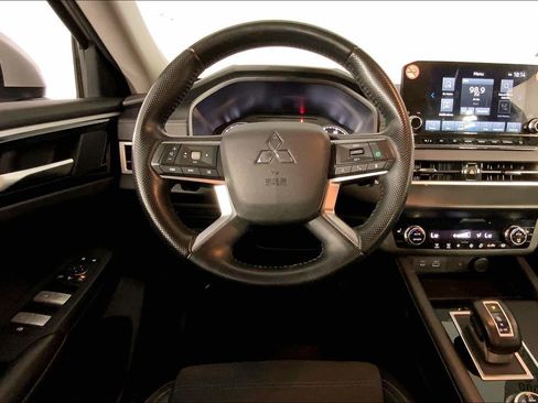 Used 2024 Mitsubishi Outlander SE AWD/4WD image 5