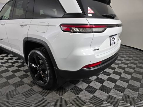 New 2025 Jeep Grand Cherokee Limited w/ Black Appearance Package image 13