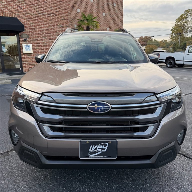 Used 2025 Subaru Forester Premium AWD/4WD image 5