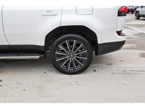 Used 2024 Lexus GX 550 w/ Accessory Package (2T) image 34