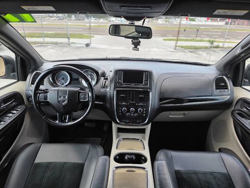 Used 2017 Dodge Grand Caravan SXT image 19