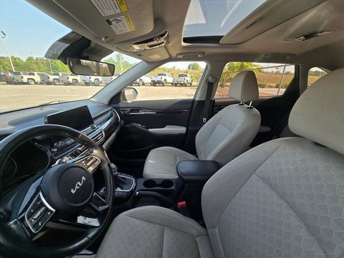Used 2023 Kia Seltos EX AWD/4WD image 4