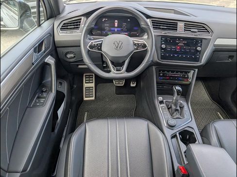 Certified 2024 Volkswagen Tiguan SE R-Line image 9