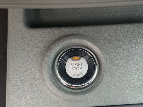 Certified 2021 Nissan Frontier SV w/ Midnight Edition Floor Mats image 28