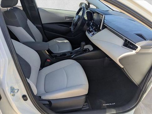 Used 2020 Toyota Corolla LE image 20