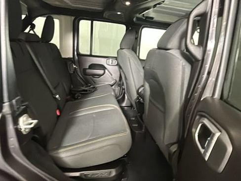 Used 2024 Jeep Wrangler Unlimited w/ Convenience Group AWD/4WD image 27