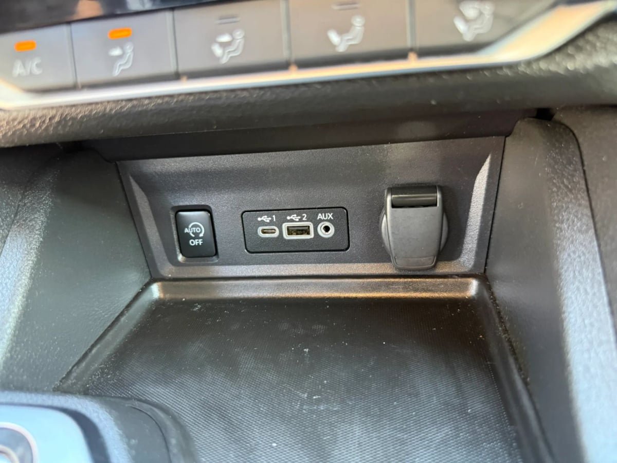 Used 2024 Nissan Sentra SV FWD image 32