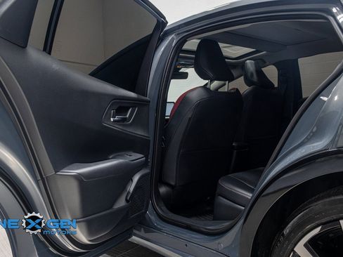 Used 2025 Toyota Prius Plug-In Hybrid image 24