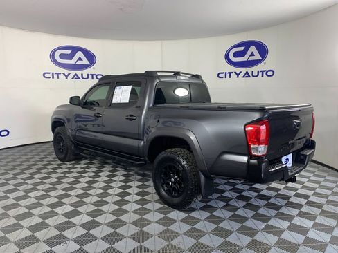 Used 2022 Toyota Tacoma SR5 RWD image 5