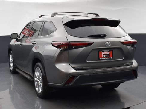 Used 2025 Toyota Highlander Limited AWD/4WD image 3