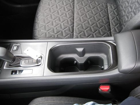 Used 2025 Nissan Kicks SV image 21