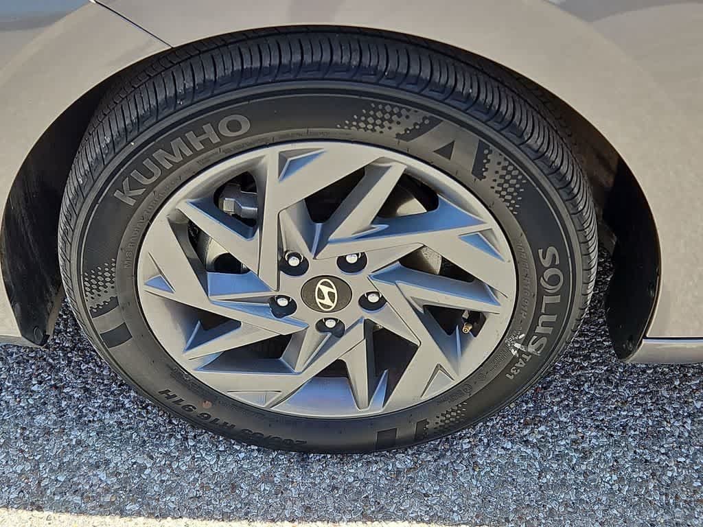 Used 2024 Hyundai Elantra SEL FWD image 12