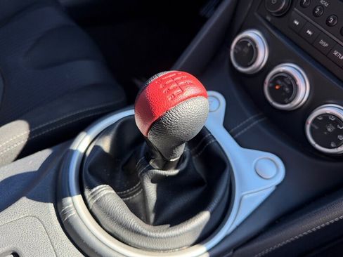 Used 2016 Nissan 370Z Touring RWD image 17