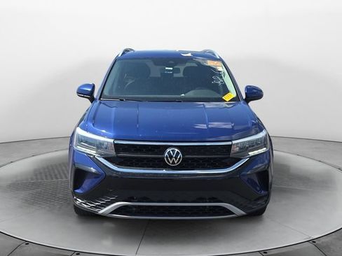 Used 2022 Volkswagen Taos SE w/ Panoramic Sunroof Package FWD image 8