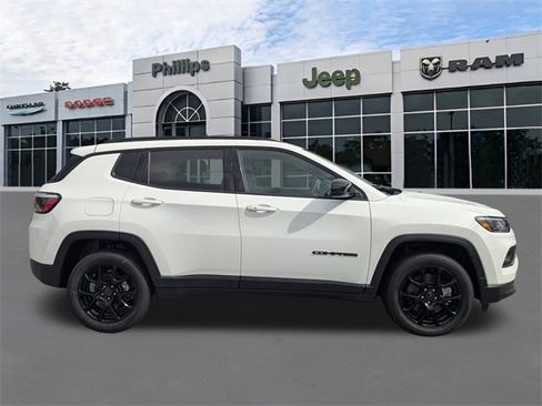 New 2026 Jeep Compass Latitude image 2