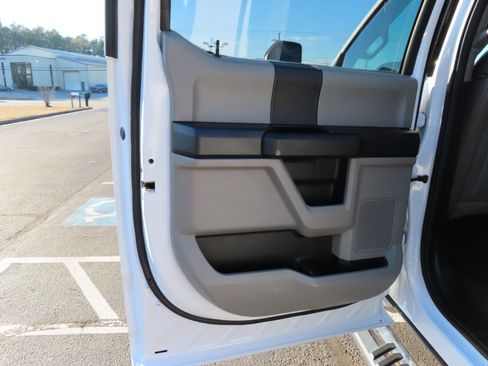 Used 2020 Ford F250 XL w/ Power Equipment Group image 19